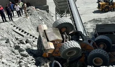 İş makinası devrildi operatör hayatını kaybetti