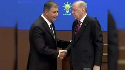 İzmir’de 27 yıl sonra değişim: Cemil Tugay AK Parti’ye katıldı